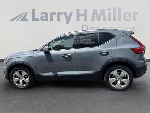 2020 Volvo XC40 T5 Momentum