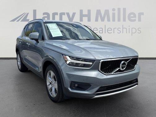 2020 Volvo XC40 T5 Momentum