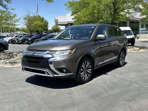 2020 Mitsubishi Outlander SE