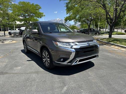 2020 Mitsubishi Outlander SE