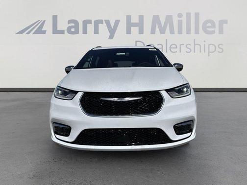 2025 Chrysler Pacifica Hybrid Pinnacle