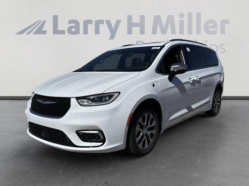 2025 Chrysler Pacifica Hybrid Pinnacle