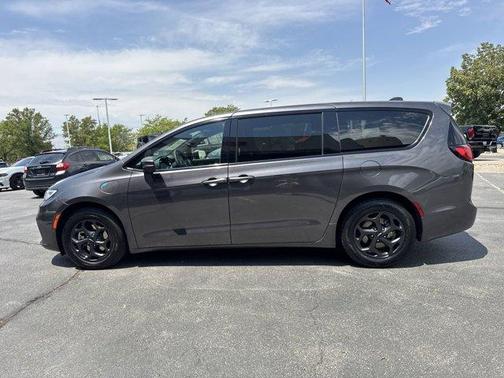 2023 Chrysler Pacifica Hybrid Touring L