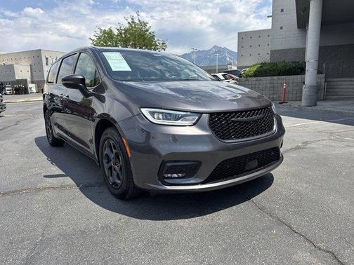 2023 Chrysler Pacifica Hybrid Touring L
