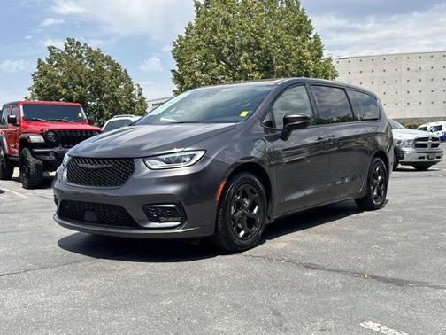 2023 Chrysler Pacifica Hybrid Touring L