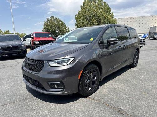 2023 Chrysler Pacifica Hybrid Touring L