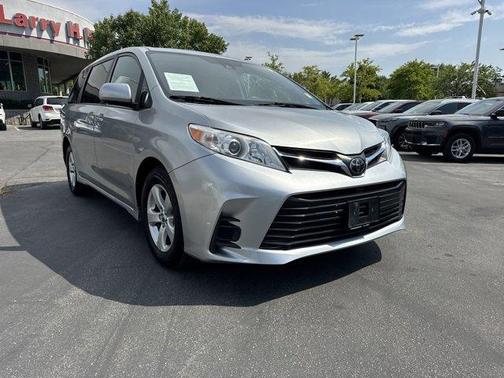2019 Toyota Sienna LE