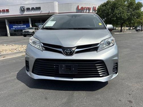 2019 Toyota Sienna LE