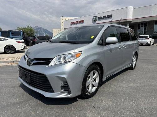 2019 Toyota Sienna LE