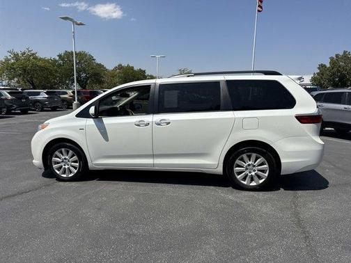 2017 Toyota Sienna XLE Premium