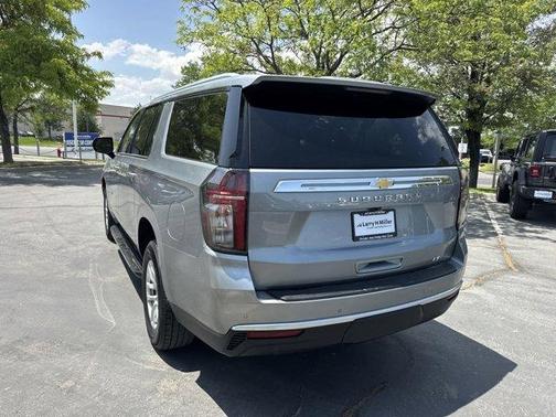2023 Chevrolet Suburban LT