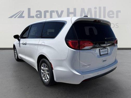 2025 Chrysler Voyager LX