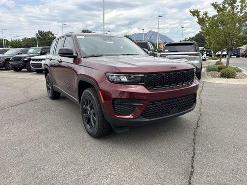 2025 Jeep Grand Cherokee Laredo