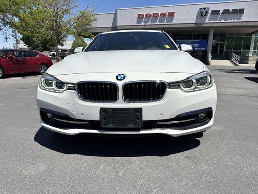 2019 BMW 330 i xDrive