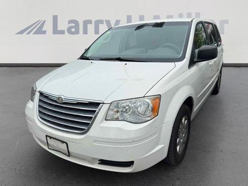 2010 Chrysler Town & Country LX