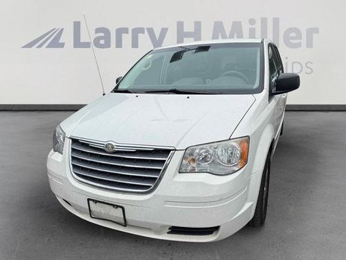 2010 Chrysler Town & Country LX