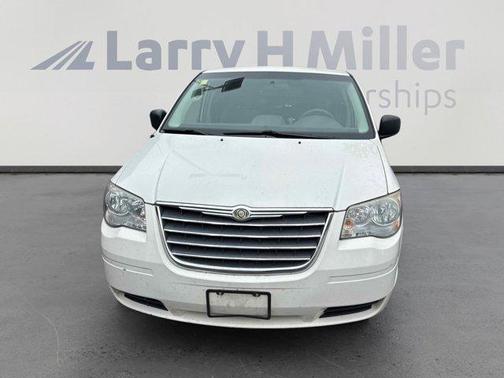2010 Chrysler Town & Country LX