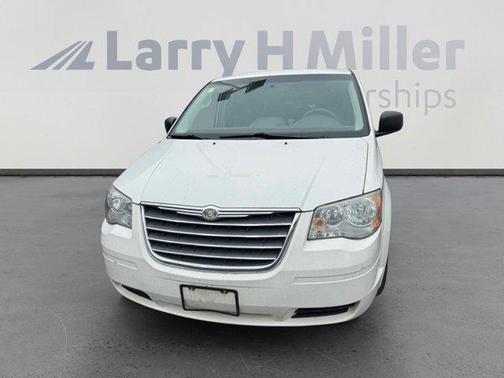 2010 Chrysler Town & Country LX