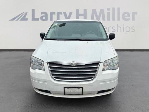 2010 Chrysler Town & Country LX