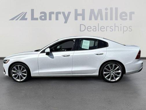 2020 Volvo S60 T6 Momentum