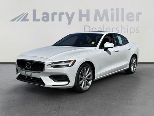2020 Volvo S60 T6 Momentum
