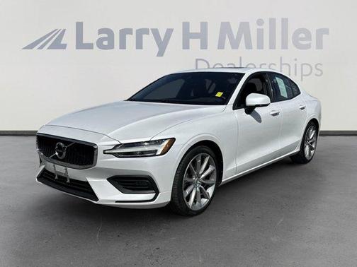 2020 Volvo S60 T6 Momentum