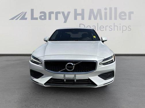 2020 Volvo S60 T6 Momentum