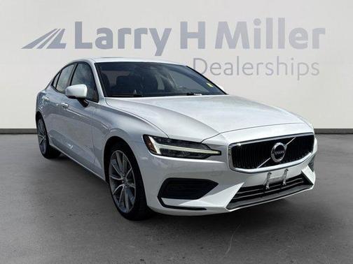 2020 Volvo S60 T6 Momentum