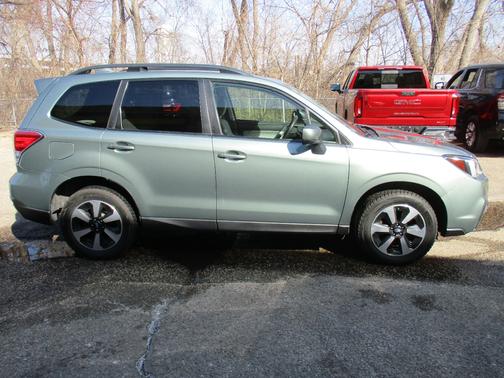 Green 2017 Subaru Forester 2.5i Premium
