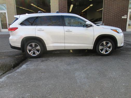 White 2018 Toyota Highlander Limited