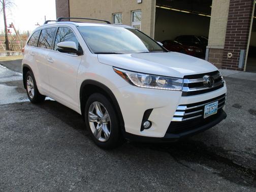 White 2018 Toyota Highlander Limited
