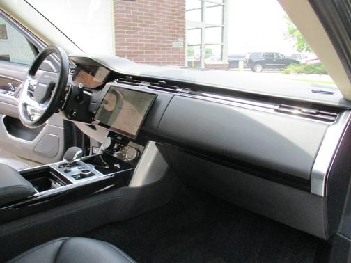 2023 Land Rover Range Rover P400 SE LWB 7 Seat