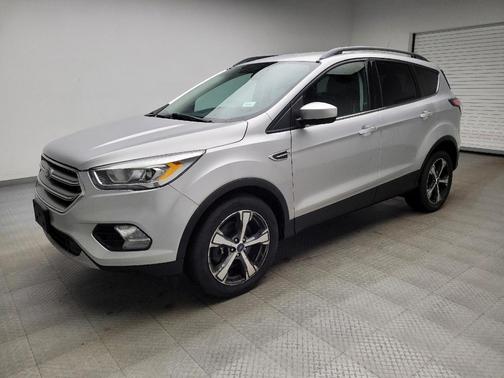 Ingot Silver Metallic 2017 Ford Escape SE