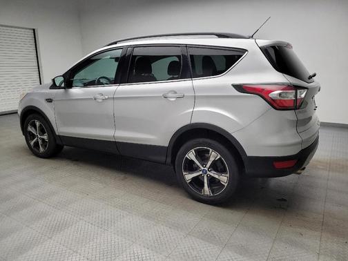Ingot Silver Metallic 2017 Ford Escape SE