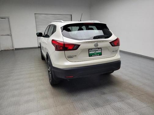 White 2017 Nissan Rogue Sport SL