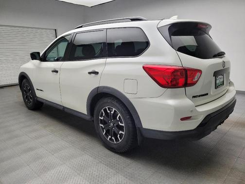 White 2019 Nissan Pathfinder SL