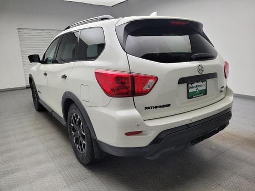 White 2019 Nissan Pathfinder SL