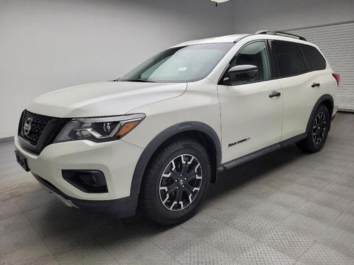 White 2019 Nissan Pathfinder SL