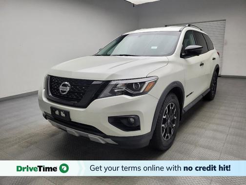 White 2019 Nissan Pathfinder SL