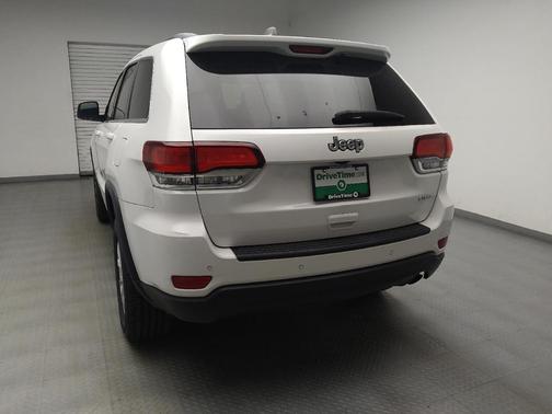 Bright White Clearcoat 2021 Jeep Grand Cherokee Laredo