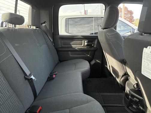 2024 RAM 2500 Tradesman Crew Cab 4x4 6'4' Box