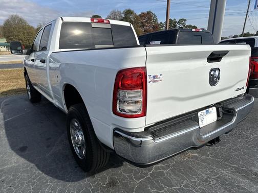 2024 RAM 2500 Tradesman Crew Cab 4x4 6'4' Box