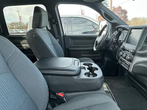 2024 RAM 2500 Tradesman Crew Cab 4x4 6'4' Box