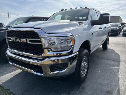 2024 RAM 2500 Tradesman Crew Cab 4x4 6'4' Box