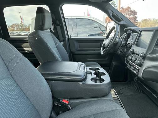 2024 RAM 2500 Tradesman Crew Cab 4x4 6'4' Box