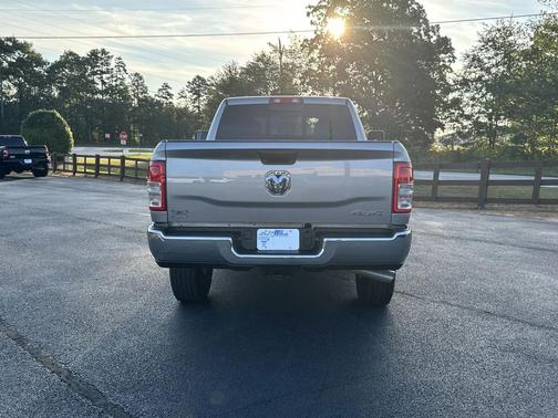 2024 RAM 2500 Tradesman Crew Cab 4x4 6'4' Box