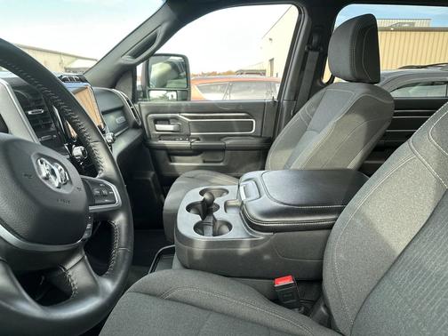 2024 RAM 2500 Big Horn Crew Cab 4x4 6'4' Box