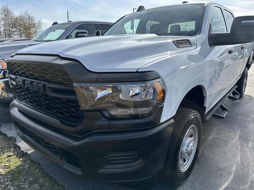 2024 RAM 2500 Tradesman Crew Cab 4x4 6'4' Box