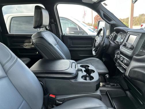 2024 RAM 2500 Tradesman Crew Cab 4x4 6'4' Box