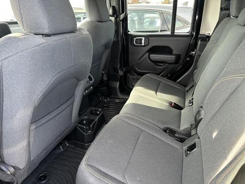 2025 Jeep Gladiator Nighthawk